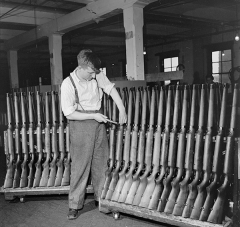 guns in factory 600